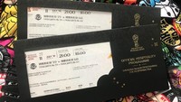 Pelantun Sayang itupun mengunggah dua buah tiket pertandingan antara Inggris vs Kroasia. Dok. Instagram/viavallen