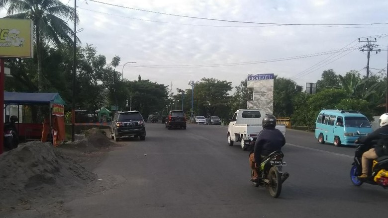 Dengan Air Putih, Dukun Perempuan Ini Antar Orang Duduk di DPR Dengan Air Putih, Dukun Perempuan Ini Antar Orang Duduk di DPR
