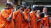 Ancaman hukuman bagi para tersangka dapat berupa pidana mati, penjara seumur hidup atau minimal paling lama 20 tahun penjara.