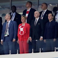 Presiden ke-4 Kroasia ini juga mendapat pujian karena meskipun menjadi orang nomor satu di negaranya, ia bertolak dari Kroasia ke Rusia menggunakan pesawat kelas ekonomi. Bukan dengan first class, pesawat kepresidenan maupun jet pribadi. Foto: Reuters