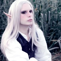 Pria asal Argentina tersebut justru ingin tampilan seperti elf atau peri. Bukan peri seperti di film Lord of The Rings, Luis ingin bertransformasi jadi elf luar angkasa. Foto: Instagram @luispadron.elf