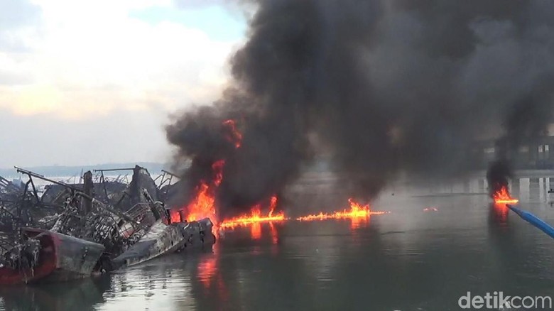 Puluhan Kapal Terbakar di Pelabuhan Benoa, Ini Hasil Investigasinya Puluhan Kapal Terbakar di Pelabuhan Benoa, Ini Hasil Investigasinya
