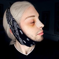 Elf luar angkasa dalam fantasi Luis punya tampilan yang sangat pucat dengan mata besar, fitur-fitur wajah kecil, dan rambut putih panjang. Kecantikan seperti itu yang aku ingin miliki, ungkap Luis. Foto: Instagram @luispadron.elf