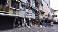 Tak ada korban jiwa dari peristiwa ini. Kepolisian tengah melakukan penyelidikan terkait ledakan ini. 