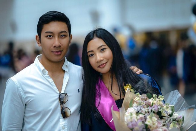 Inilah potret Gayanti Hutami bersama sang kakak Dharma Mangkuluhur Hutomo yang hanya berbeda usia dua tahun darinya. Foto: Instagram tatacahyani