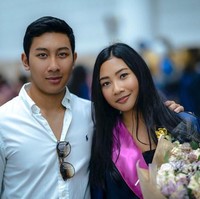 Inilah potret Gayanti Hutami bersama sang kakak Dharma Mangkuluhur Hutomo yang hanya berbeda usia dua tahun darinya. Foto: Instagram tatacahyani