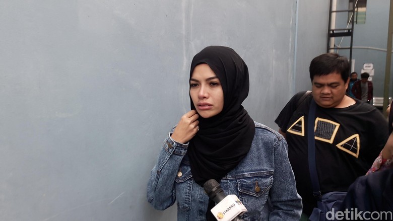 Ustad Maulana Lihat Nikita Mirzani Mulai Berubah Sejak Ramadan Ustad Maulana Lihat Nikita Mirzani Mulai Berubah Sejak Ramadan