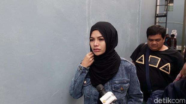 Dalih Nikita Mirzani Nangis Lihat Foto Dipo Latief
