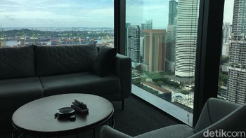 Ruangan ini paling jadi incaran karyawan Grab untuk meeting, karena tempatnya di pojok sekaligus bisa melihat Marina Bay. Foto: detikINET/Agus Tri Haryanto