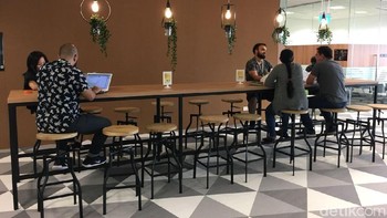 Soal jam kerja, Grab mengatakan tidak mengikuti pakem 9 to 5 seperti kantor pada umumnya. Pegawai Grab bisa menempati tempat sesuai kenyamanan mereka. Foto: detikINET/Agus Tri Haryanto