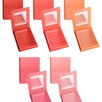 Kylie Jenner memperbesar kerajaan bisnis kosmetiknya dengan menambah produk untuk riasan wajah. Mulai dari concealer, highlighter, produk contouring hingga blush on. Foto: Dok. Kylie Cosmetics