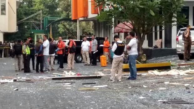 Puslabfor dan Tim Inafis olah TKP di lokasi ledakan
