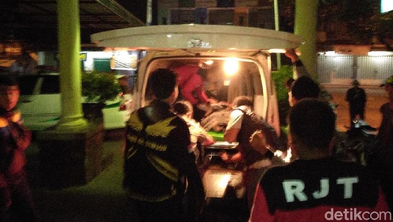 Belasan Peserta Festival Wirakarya Kesurupan, Ini Dugaan Penyebabnya Belasan Peserta Festival Wirakarya Kesurupan, Ini Dugaan Penyebabnya