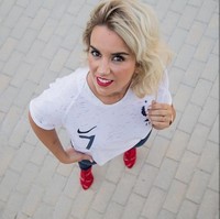 Sosok Erika diketahui memiliki gelar sarjana psikologi dan sempat menjadi psikolog anak. Dia kemudian dikenal sebagai beauty blogger. Sayang ketika hubungan cintanya dengan Griezmann terkuak ke publik pada 2014, blognya Cordialmente Erika harus ditutupnya karena diserbu fans sang suami.  (Foto: Instagram/@eri_chope)