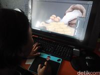 Peserta sedang membuat gambar tiga dimensi.