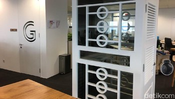 Bila membutuhkan ruangan privasi saat berkomunikasi, bisa menggunakan bilik ini. Foto: detikINET/Agus Tri Haryanto