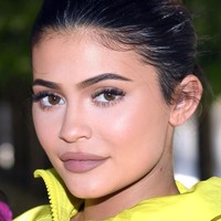 Diluncurkan dua tahun lalu, hingga saat ini produk-produknya mulai dari lip matte, lipgloss hingga lipliner sudah terjual lebih dari USD 630 juta atau sekitar Rp 9 triliun. Foto: Getty Images