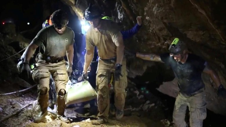 Upaya Penyelamatan 12 Remaja yang Terjebak di Gua Rescue personnel work at the Tham Luang cave complex in the northern province of Chiang Rai,ÊThailand July, 2018 in this still image taken from a video obtained from social media. THAI NAVY SEAL/via REUTERS THIS IMAGE HAS BEEN SUPPLIED BY A THIRD PARTY. MANDATORY CREDIT. NO RESALES. NO ARCHIVES.
