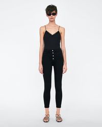 Intip 5 Opsi Model Jeans yang Sedang Tren di Kalangan Seleb Hollywood