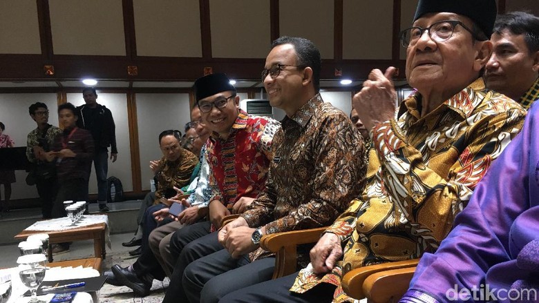Akbar Tandjung Duduk di Samping Anies di Halalbihalal KAHMI Akbar Tandjung Duduk di Samping Anies di Halalbihalal KAHMI