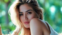 Jessica Iskandar merilis produk kosmetik dengan brand Jedar Cosmetic. Dok. Instagram/inijedar