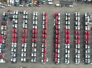 Mobil Bekas Berbaris Bentuk Bendera Inggris, Sayangnya Kalah