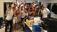 Kalinic sering membagikan momen kulinerannya lewat instagram @nikolakalinic. Striker yang juga tergabung dalam klub AC Milan ini tampak baru saja menyelesaikan laga. Mereka berpose bersama di depan tumpukan minuman segar. Foto: instagram @nikolakalinic