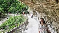 Menjelajahi Trek yang Diapit 2 Tebing Menjelajahi Trek yang Diapit 2 Tebing