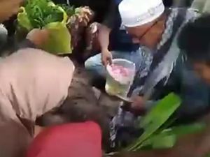Suasana Haru di Pemakaman Rizky Korban King Cobra