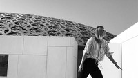 Dia juga berkunjung ke Museum Louvre. Tapi ini bukan Louvre di Paris, melainkan Abu Dhabi, UEA (mariasharapova/Instagram) 