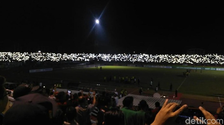 Mati Lampu Saat Semifinal Piala AFF U-19, PLN Beri Penjelasan Mati Lampu Saat Semifinal Piala AFF U-19, PLN Beri Penjelasan