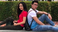 Foto:  Begini gaya simpel pasangan selebriti ini kala traveling (bramastavrl/Instagram)