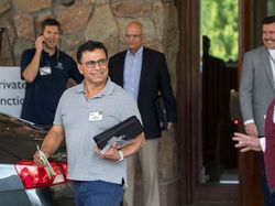 Melongok Pertemuan Rahasia Para Triliuner Berbusana Seadanya