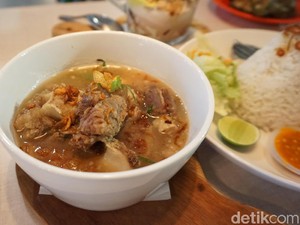 Mangan Mangan: Gurihnya Sup Buntut dan Yamien Ayam