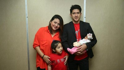 Happy Family! Iko Uwais dan Audy Item yang Saling Dukung