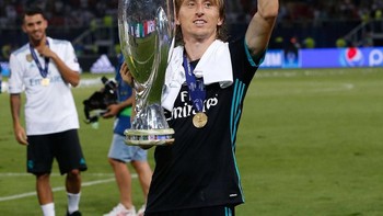 Trofi sekelas Piala Super UEFA juga sukses diraihnya bersama Real Madrid. Foto: Instagram/lukamodric10