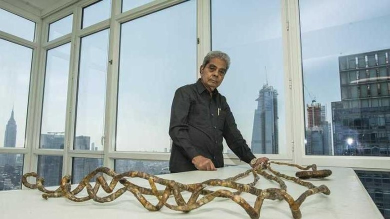 Punya Rekor Terpanjang di Dunia, Kuku 9 Meter Pria Ini Dipotong! Punya Rekor Terpanjang di Dunia, Kuku 9 Meter Pria Ini Dipotong!
