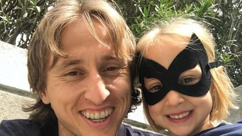 Anak kedua Modric, Ema, lahir pada Oktober 2013. Foto: Instagram/lukamodric10