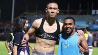 Lihat saja perutnya yang sixpack. (Foto: Instagram/ryujiutomo)