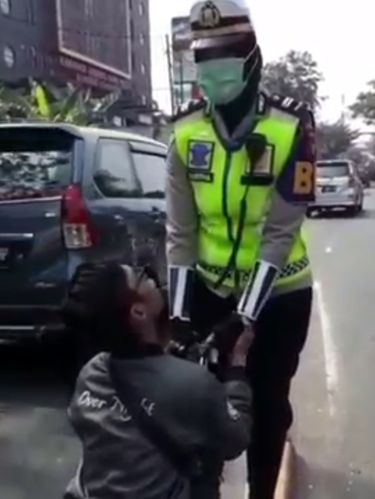 Pemotor menabrak karena berusaha kabur saat dihentikan