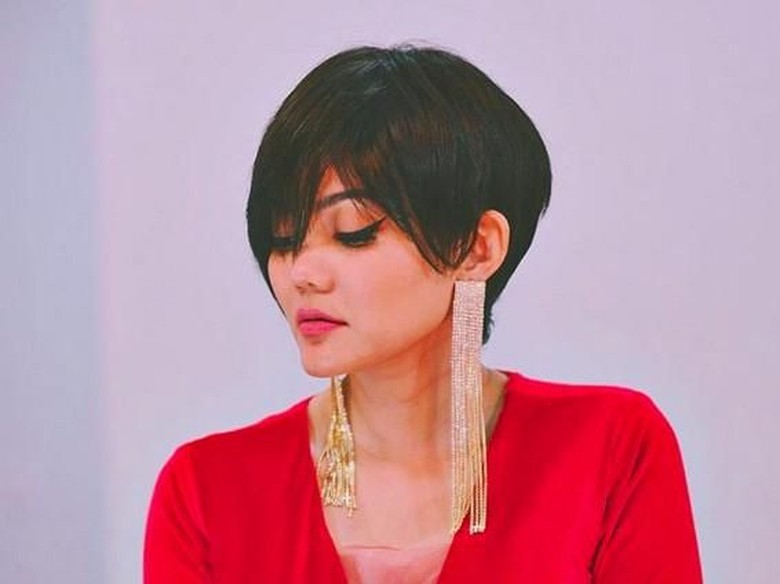 Posenya Dinyinyirin Netizen Lagi, Rina Nose Beri Balasan Menohok Posenya Dinyinyirin Netizen Lagi, Rina Nose Beri Balasan Menohok