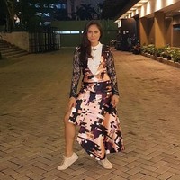 Lain lagi Wulan Guritno, pose Barbie Feet dilakukan untuk memperlihatkan kakinya yang kencang dan atletis, hasil dari rajin fitnes. Foto: Instagram