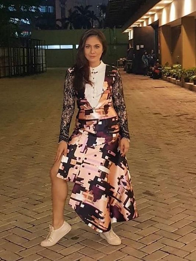 Lain lagi Wulan Guritno, pose Barbie Feet dilakukan untuk memperlihatkan kakinya yang kencang dan atletis, hasil dari rajin fitnes. Foto: Instagram