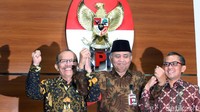 Usai melakukan penandatanganan Mou, ketiganya langsung berfoto bersama.