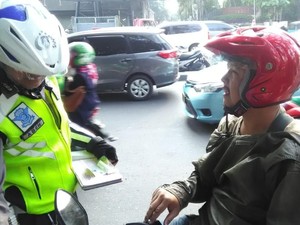 Penjelasan Polisi soal Motor yang Diangkut karena STNK Mati
