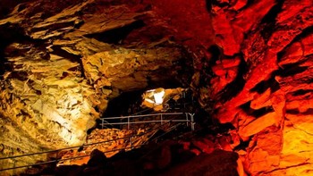 Mammoth Cave National Park di Kentucky merupakan tempat dari gua terpanjang di dunia dengan ukuran mencapai 627 kilometer. Foto: Matador Network