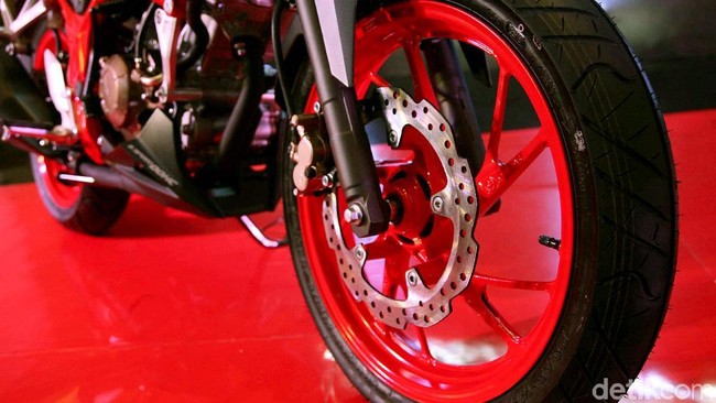 Kesan Pertama Honda CB150R StreetFire Generasi Terbaru