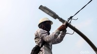 Penggantian lampu JPO ini pun untuk mempersiapkan Jakarta menjadi tuan rumah Asian Games 2018.