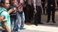 Dari keterangan saksi yang kita periksa, diketahui isi brankas itu hanya surat. Surat tanah dan surat BPKB mobil, kata Kasat Reskrim Polresta Pekanbaru, Kompol Bimo Aryanto kepada detikcom, Jumat (13/7/2018).