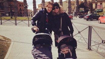 Tapi Modric tidak lupa mengajak keluarganya berlibur, namun tetap dalam nuansa sederhana. Seperti saat ia dan keluargnya berada di Segovia, Spanyol. Foto: Instagram/lukamodric10